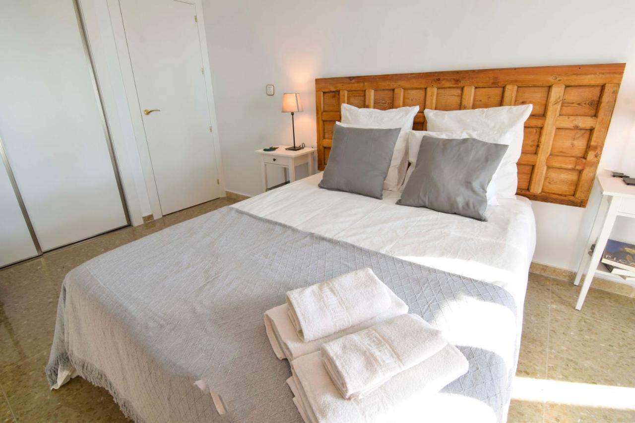 P&P Apartamentos Paseo Maritimo Pablo Ruiz Picasso Malaga Bagian luar foto