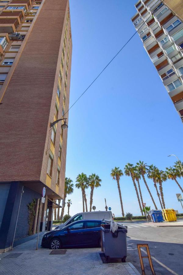 P&P Apartamentos Paseo Maritimo Pablo Ruiz Picasso Malaga Bagian luar foto